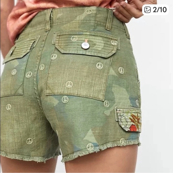 Pilcro green embroidered shorts - Picture 2 of 10